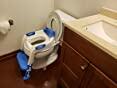 SKYROKU 8838 Toilettensitz mit Treppe Navy rutschfest klappbar