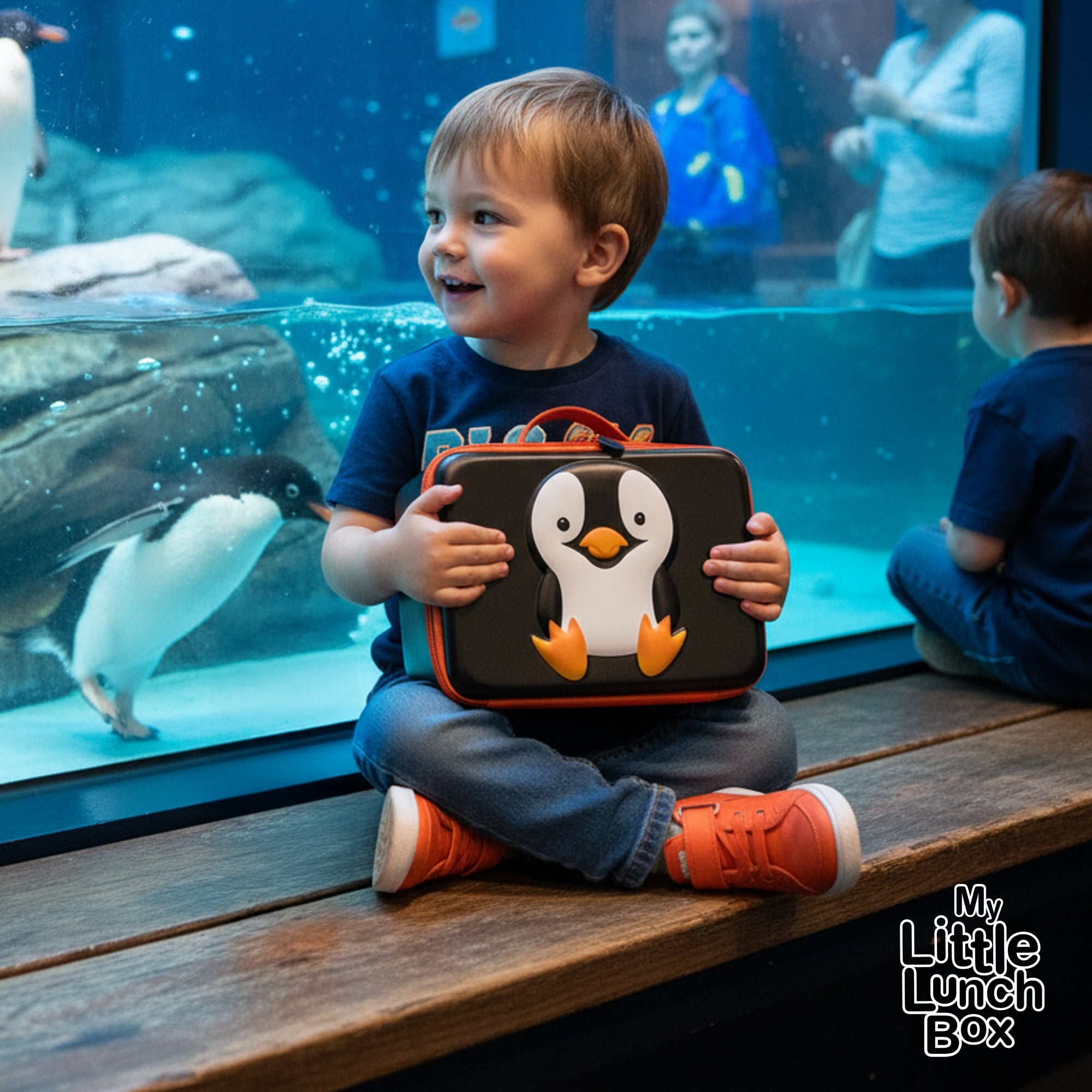 My Carry Potty Travel Pinguin Brotdose isoliert 24 cm